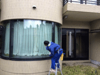 ホテル白水館 年末窓ガラス大掃除！　仕上がりのチェック中です　 指宿市 おそうじ本舗　鹿児島西田店